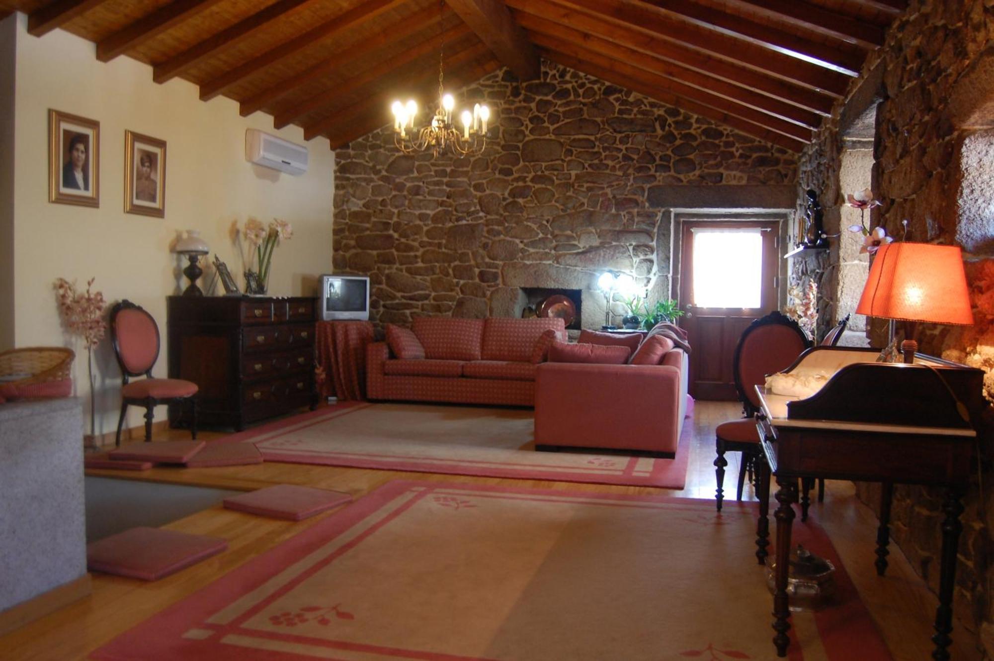 Outros Tempos Turismo De Aldeia Hotell Aricera Eksteriør bilde