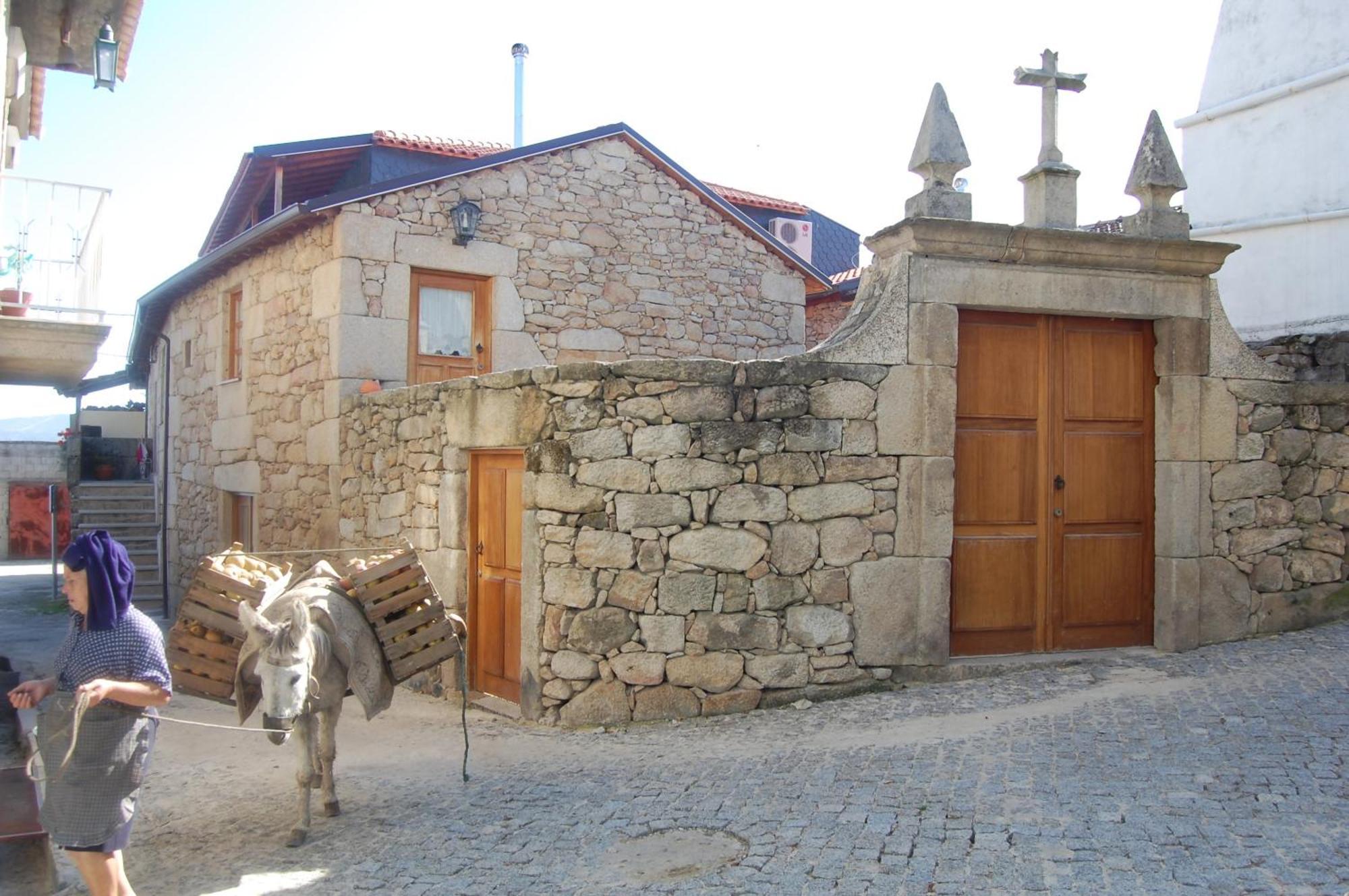Outros Tempos Turismo De Aldeia Hotell Aricera Eksteriør bilde
